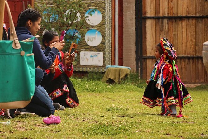 3-Hour Small-Group Hiking with Alpaca in Sacred Valley - Key Points