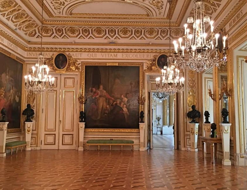3 hour: Warsaw Old Town with Royal Castle /inc. Pick-up/ - Authentic Moments and Authentic Insights