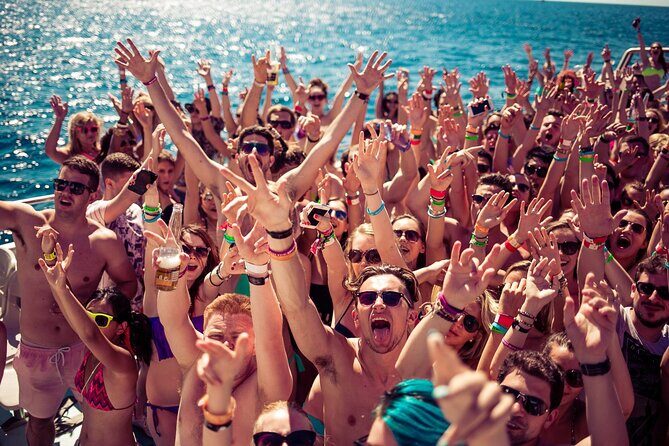 3 Hours Boat Party with 2 Live DJs in Mallorca - Key Points