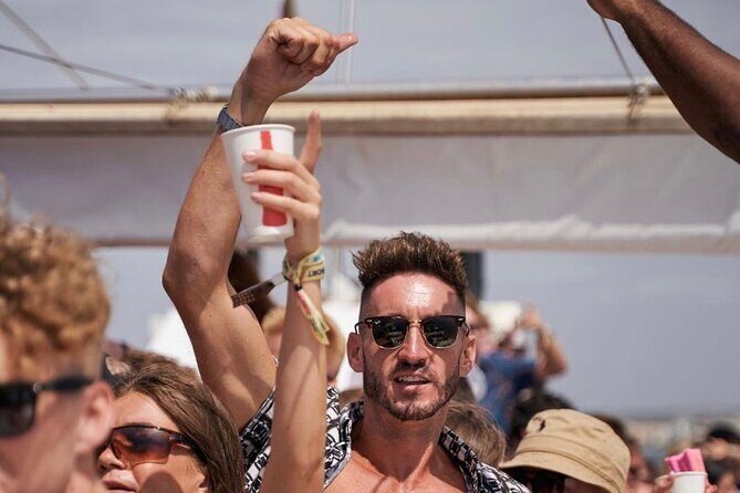 3 Hours Boat Party with 2 Live DJs in Mallorca - Food and Drinks