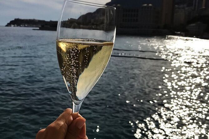 3 Hours Private Breathtaking Como Lake Boat Tour - The Sum Up
