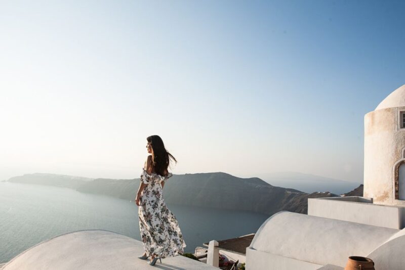 30 Photoshoot in Oia! 30 edited photos! Effortless & Fun! - Who Will Love This Experience?