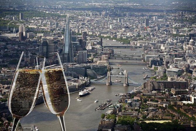 35 minute London Sightseeing Flight for 2 with Champagne - A Unique Perspective: 35-minute London Sightseeing Flight for Two with Champagne