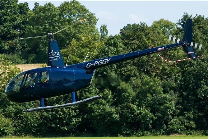 35 minute London Sightseeing Flight for 2 with Champagne - Who Will Love This Tour?