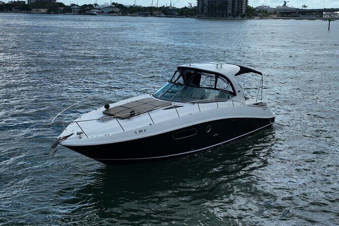 37 Ft Yacht Yacht for 2 or 4 hours, Bluetooth, In the Miami Bay - A Deep Dive into the Miami Yacht Experience