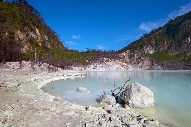 3D2N trip kawah putih-papandayan vulcan-nagavillage-green canyon - Exploring West Java: An Authentic Journey