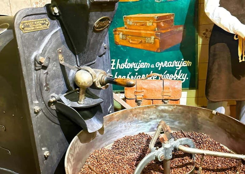 3h Jewish Tour: Synagogue, Castle, Gingerbread & Snaps - A Closer Look: What You Can Expect from This Tour