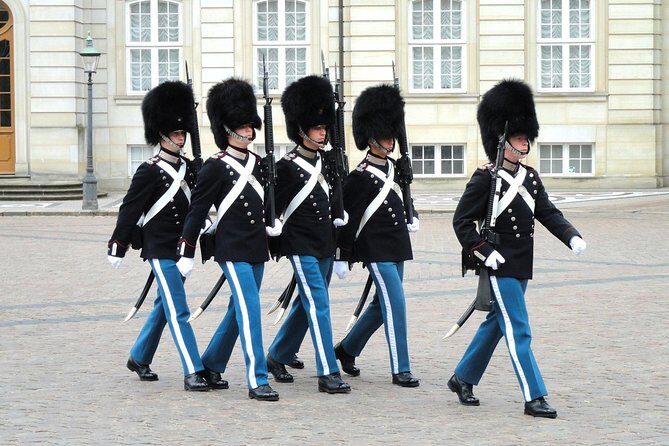 3h walking tour, small group max 10 people Copenhagen - FAQ