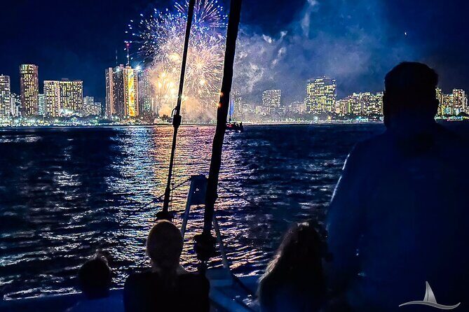 3hr Luxury Private Sailing Catamaran in Waikiki for 1 to 6 People - Key Points