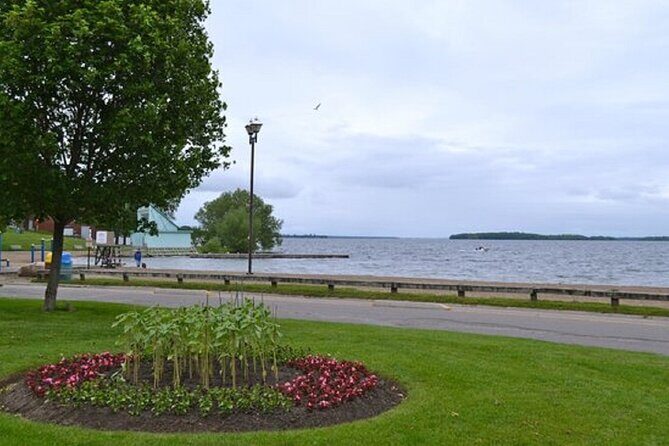 4 Day Small Group Tour Toronto Niagara Falls and Ontario Lakes - What Does the Tour Offer in Terms of Value?