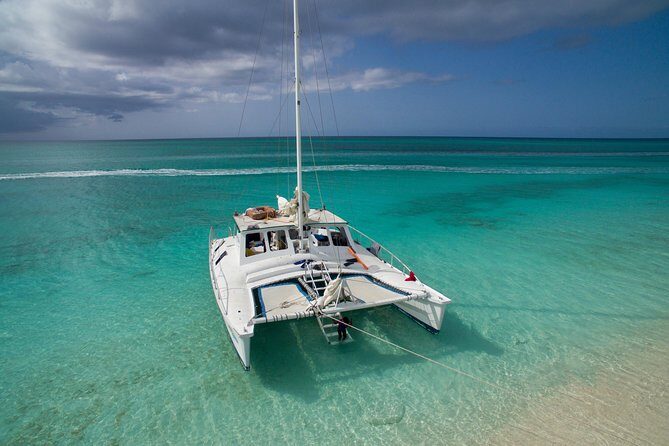 4 Hour Private Catamaran Sail and Snorkel from Grace Bay Beach, Providenciales - A Private 4-Hour Catamaran Sailing and Snorkeling Adventure from Grace Bay Beach