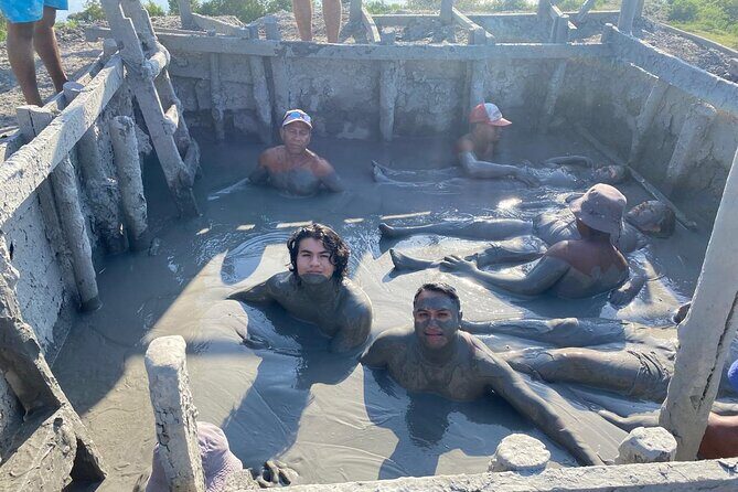 4 Hour Volcan de Lodo Private Tour - Key Points