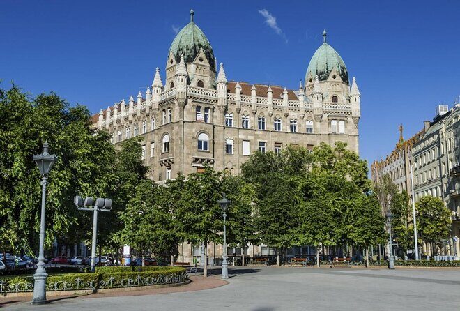 4 hours long private minivan tour in Budapest - Key Points