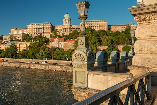 4 hours long private minivan tour in Budapest - FAQ