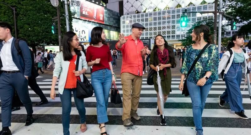 4 Hours Night Walking Tour in Tokyo - Start with a host, not a checklist