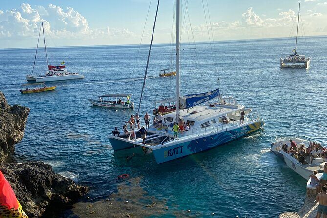 4 Hours Party Boat Catamaran Cruise in Negril - FAQ