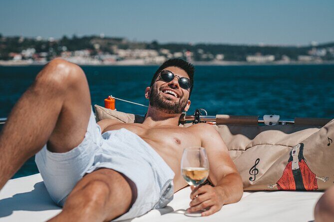 4 Hours Private Tour with Dives in Catamaran in Lisbon - Exploring the Itinerary in Detail