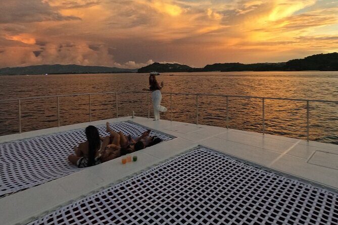 4 hours Red Whale Party Yacht in Boracay - Who Should Consider This Tour?