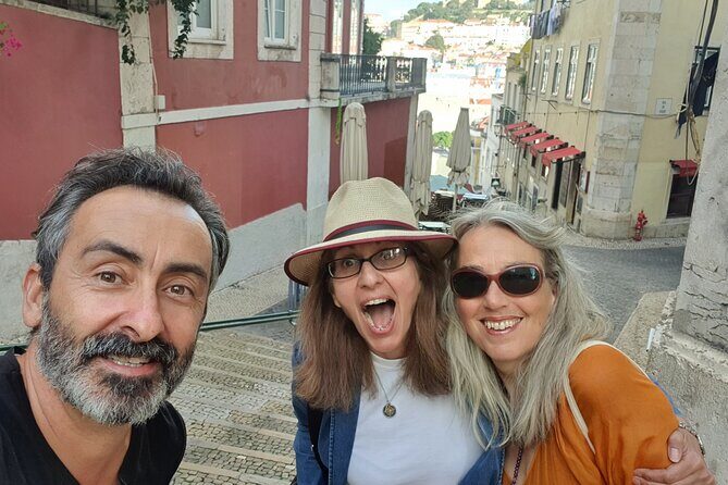 4 Hours Tuk Tuk Tour - 7 Hills Adventure in Lisboa - The Sum Up