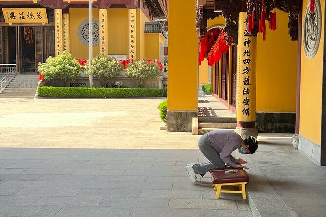 4-Hr Shanghai Tour: Food, Culture, Sightseeing, Cycling, Ferry - Engaging First Impressions