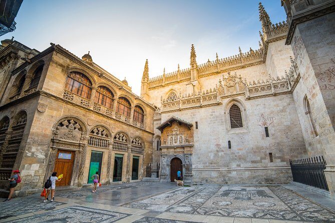 4 neighborhoods 4 cultures. Half day private tour in Granada - FAQ