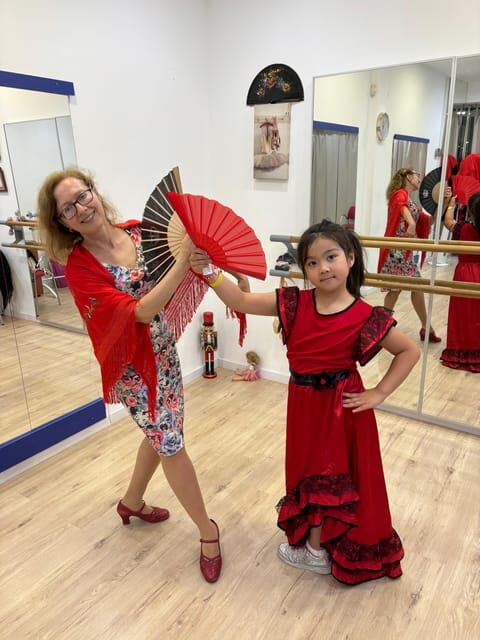 45 minutes flamenco dance class for family in Málaga - Who Would Love This Experience?