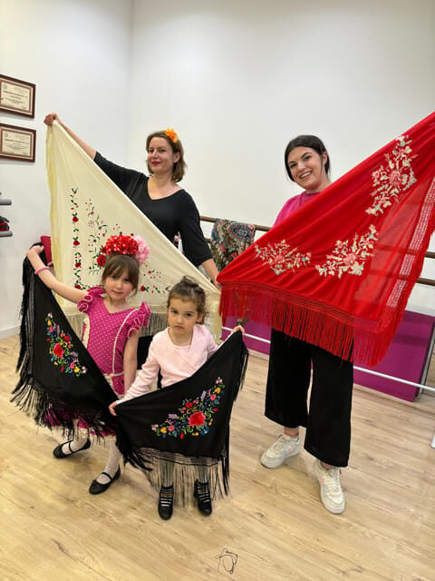 45 minutes flamenco dance class for family in Málaga - FAQs
