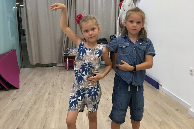 45 minutes flamenco dance class for family in Málaga - The Location: "Galerías Goya"