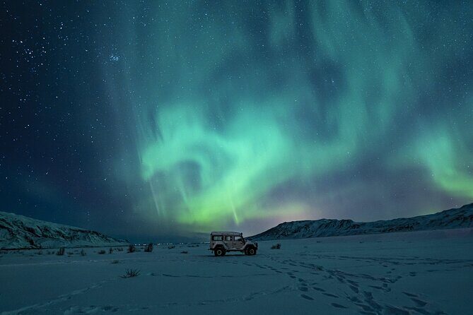 4x4 Minibus Northern Lights with Photo and snacks from Reykjavik - An In-Depth Look at the Northern Lights Minibus Tour