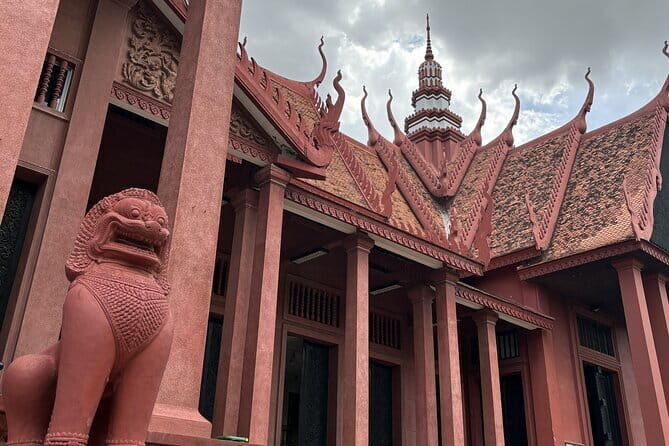 5 Days Cambodia Group Tour to Siem Reap & Phnom Penh - Transportation and Group Dynamics