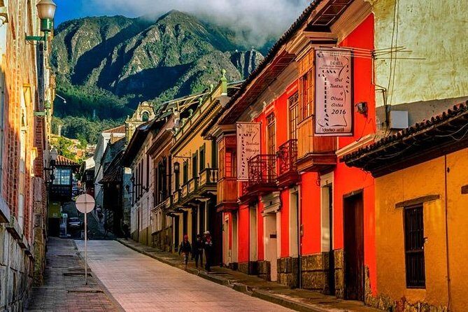 5 hour Bogotá City & Monserrate Hill Tour - Key Points
