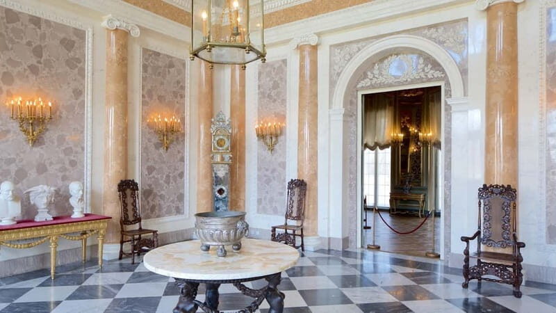 5-hour: Royal Castle, Old Town, Wilanow Palace /inc.Pick-up/ - Exploring Warsaw: A Tour That Combines History, Royalty, and Authentic Charm