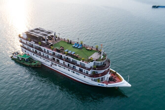 5 Star Amanda Cruise - Luxury Overnight Cruise Halong Bay (2D1N) - The Complete Review of the 5-Star Amanda Cruise in Halong Bay