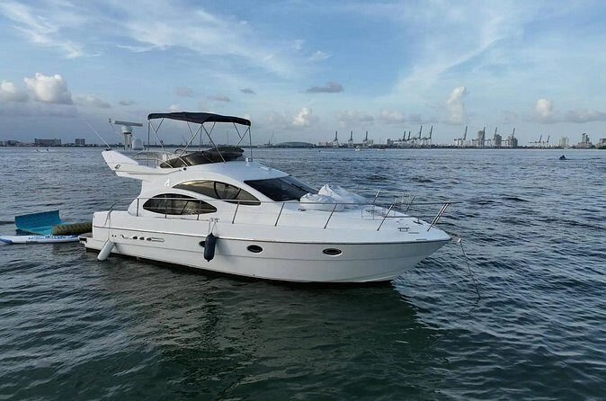 50ft, 1 Hour FREE Miami Yacht Rental, 2 to 6 Hours, 13 People - FAQs