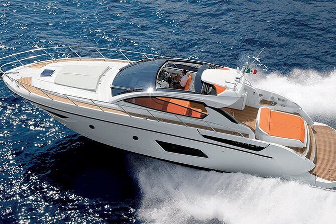 52' Azimut Yacht Charter - A Luxurious Day on the Water: Exploring the 52 Azimut Yacht Charter in Miami
