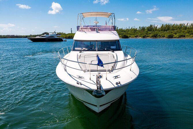 52-feet All Inclusive Flybridge Yacht Rental in Miami - Key Points