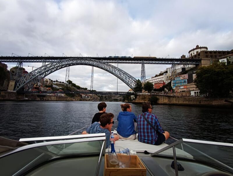 6 Bridges, Not Shared Boat Tour 1h30m, group price up to 6px - Who Will Love This Experience?