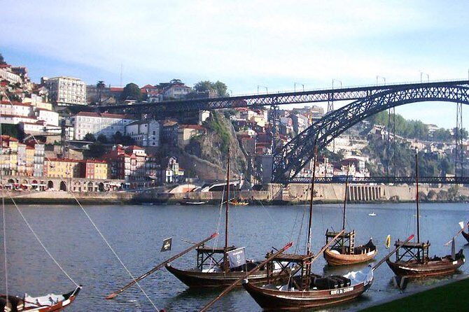 6-Day North Portugal Tour: Porto, Braga, Fátima, Coimbra, Guimaraes, Aveiro and Batalha, from Lisbon - Key Points