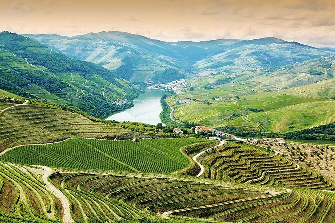 6-Day North Portugal Tour: Porto, Braga, Fátima, Coimbra, Guimaraes, Aveiro and Batalha, from Lisbon - FAQs