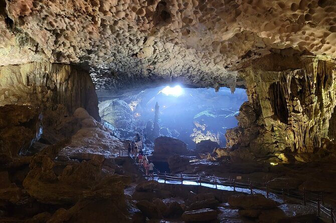 6-Day Sightseeing Tour in North Vietnam - Day 6: From Bay to Hanoi and Beyond