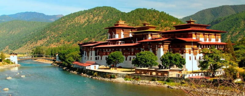 6 Days Luxury Tour to Bhutan in Group - An Enthusiastic Look at the 6-Day Bhutan Experience