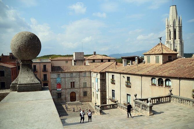 6 hours private tour of Girona: GAME OF THRONES from Barcelona with pick up - Who Should Consider This Tour?