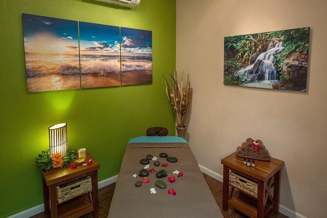 60 Minute Lomi Lomi Massage - A Soothing 60-Minute Lomi Lomi Massage in Honolulu