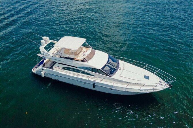 62ft + FREE HOUR Miami Yacht Rental 3-6 Hours up to 13 People - Key Points