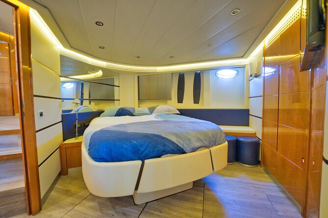 62ft Perching James Bond Miami Yacht Rental - What to Expect During Your Trip