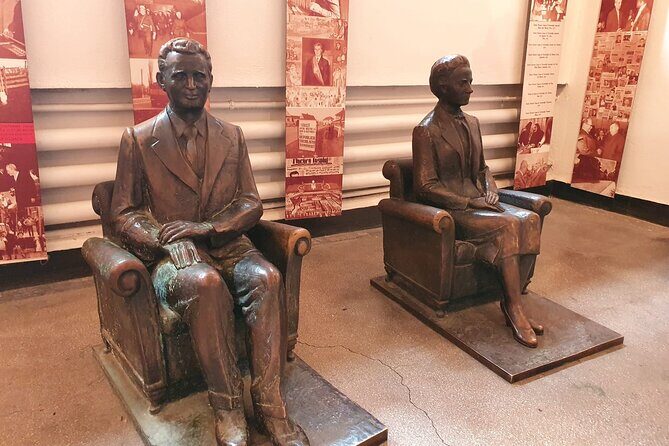 6h Bucharest Communism Private Tour - Ceausescu Mainson - The Perfect Introduction for Curious Travelers