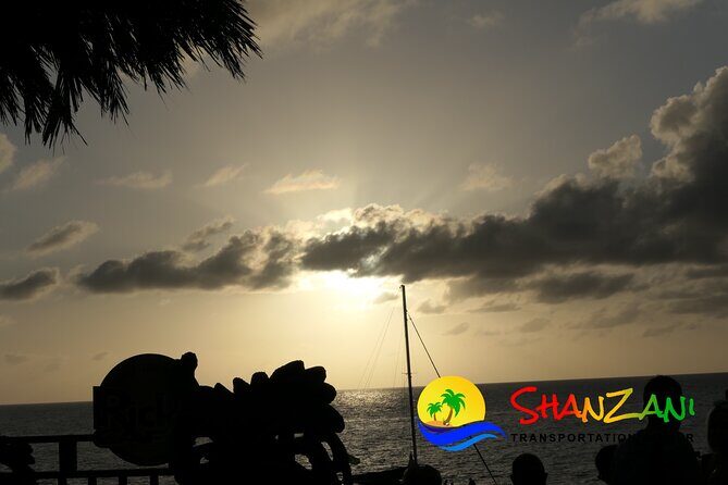 7 Mile Beach & Ricks Cafe with free Shopping experience - Key Points