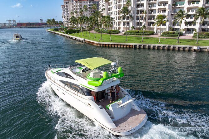 70ft 1 Hour FREE | Miami Yacht Rental | 3 to 6 Hours | 13 People - An In-Depth Look at the Miami Yacht Experience