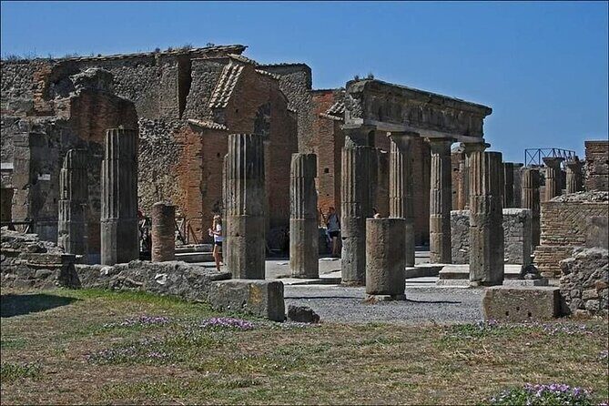 8:30 a.m. - Pompeii and photos Panoramica di Napoli (morning) - A Deep Dive into the Experience