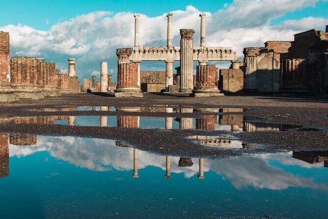 8:30 a.m. - Pompeii and photos Panoramica di Napoli (morning) - Frequently Asked Questions